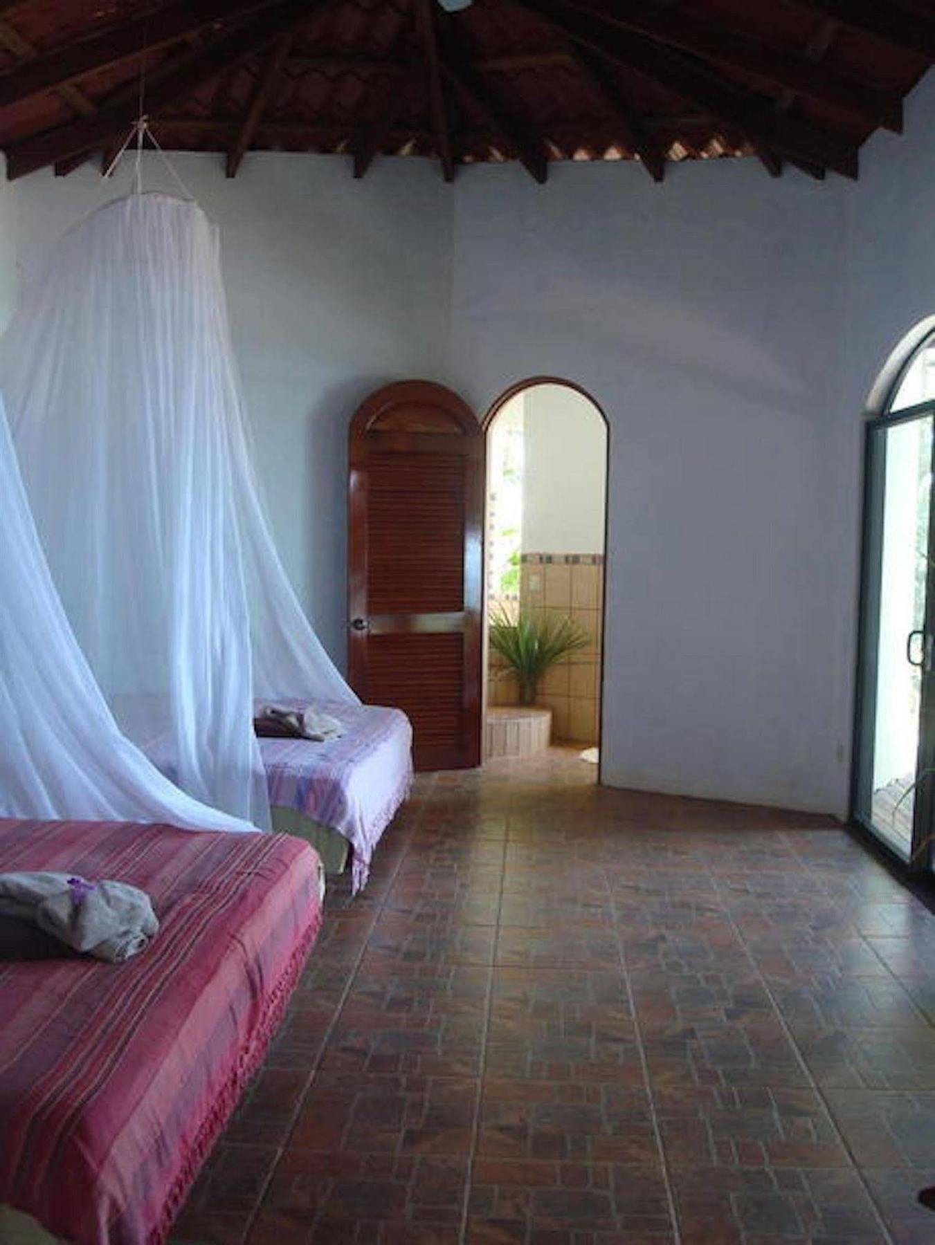 Lagunavista Villas Carate Buitenkant foto