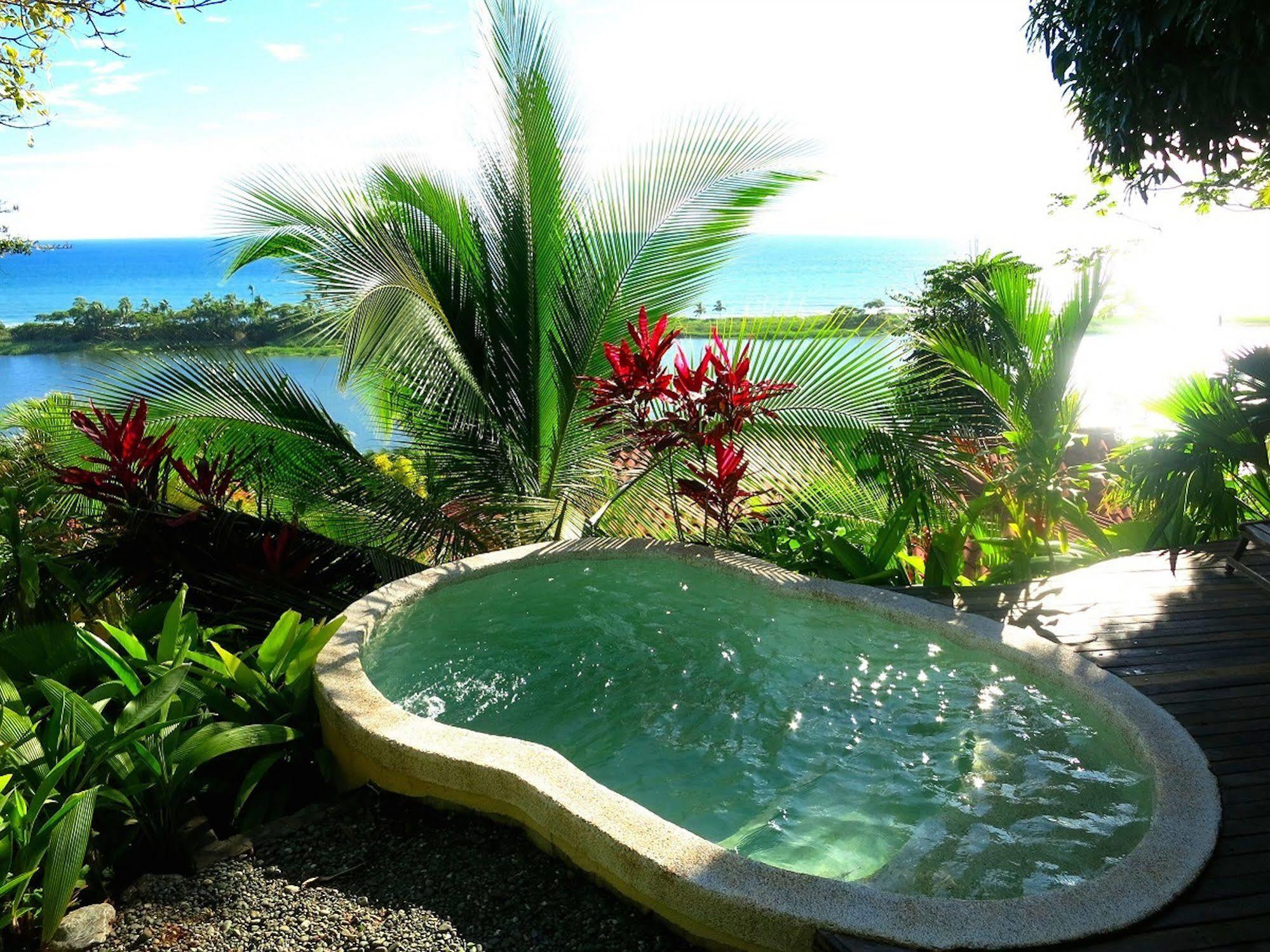Lagunavista Villas Carate Buitenkant foto